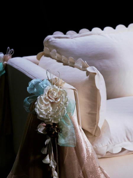 Every detail has a role to play. Create a sofa with character.