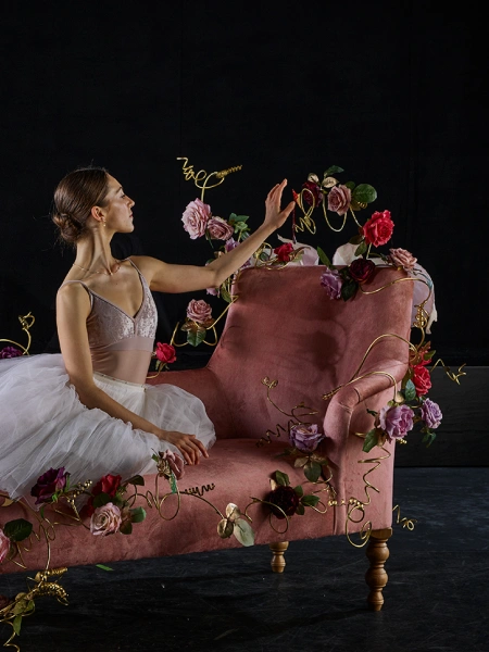 Every detail has a role to play. Create a sofa with character.