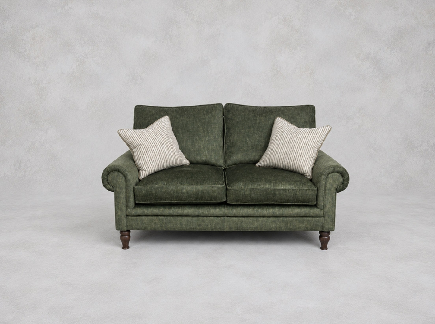 Outlet Edinburgh: Aldingbourne 2.5 seater sofa in Almost Plain Velvet Mint